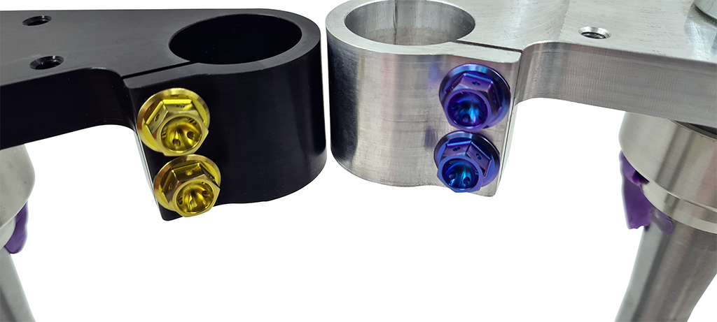 Eloxiertes ("Elox") Titan-Schraubenset, 8-teilig, für CNC Gabelbrücke, für Simson - Violett